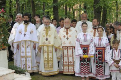 Pelerinajul tinerilor liceeni la hramul Mănăstirii Buciumeni – fotografia 13