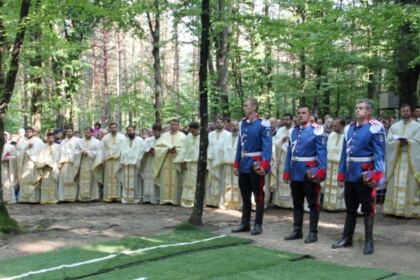 Pelerinajul tinerilor liceeni la hramul Mănăstirii Buciumeni – fotografia 14