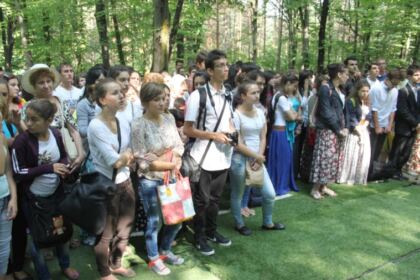 Pelerinajul tinerilor liceeni la hramul Mănăstirii Buciumeni – fotografia 17