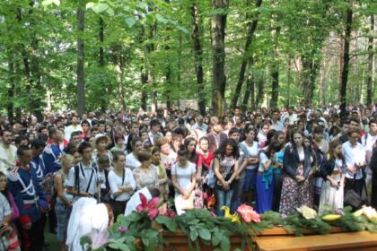 Pelerinajul tinerilor liceeni la hramul Mănăstirii Buciumeni – fotografia 18