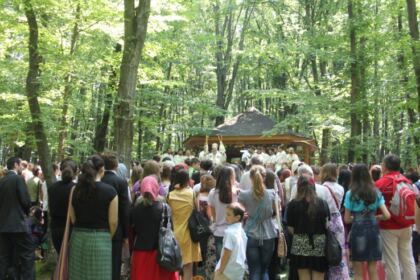 Pelerinajul tinerilor liceeni la hramul Mănăstirii Buciumeni – fotografia 22