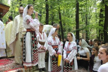 Pelerinajul tinerilor liceeni la hramul Mănăstirii Buciumeni – fotografia 26