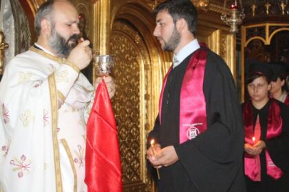 Cursul festiv al studenţilor şi masteranzilor teologi de la Dunărea de Jos – fotografia 2