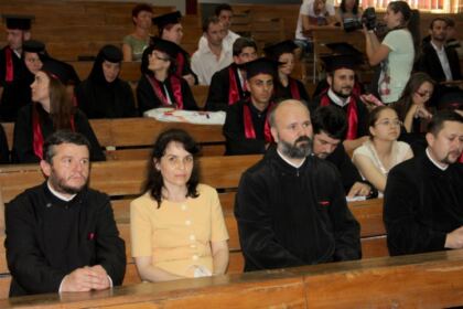 Cursul festiv al studenţilor şi masteranzilor teologi de la Dunărea de Jos – fotografia 6