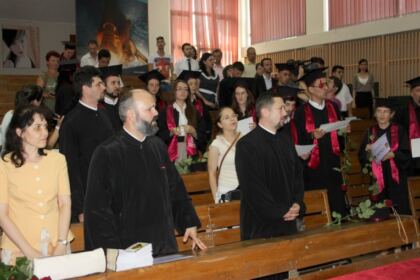 Cursul festiv al studenţilor şi masteranzilor teologi de la Dunărea de Jos – fotografia 10