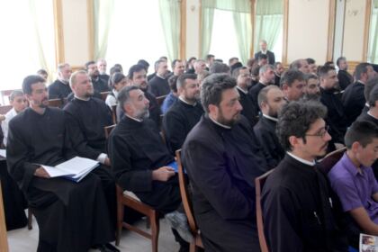 Sesiunea festivă de închidere a proiectului „Alege Şcoala!“ în Arhiepiscopia Dunării de Jos – fotografia 5