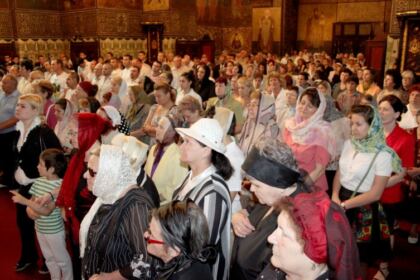 Duminica orbului din naştere la Catedrala Arhiepiscopală. Activităţi filantropice pentru membrii Asociaţiei Nevazatorilor – filiala Galaţi – fotografia 1