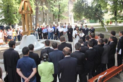 Sfinţirea noii troiţe din Campusul Universitar „Al. I. Cuza“ din Galaţi – fotografia 5