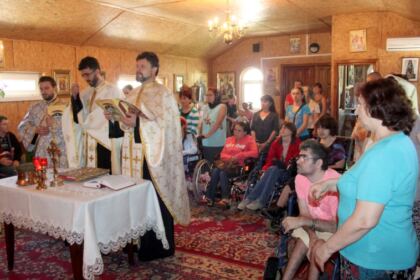 Activitate social-filantropică la parohia „Sfântul Ştefan cel Mare“ din Galaţi – fotografia 3