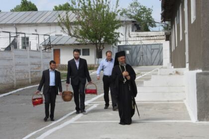 Vizita pascală a Înaltpreasfinţitului Părinte Arhiepiscop Casian la Penitenciarul Galaţi – fotografia 2