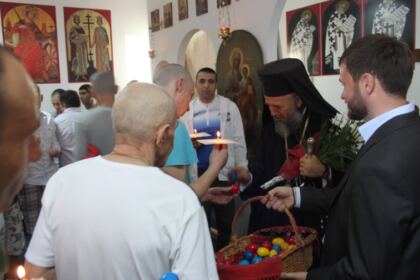 Vizita pascală a Înaltpreasfinţitului Părinte Arhiepiscop Casian la Penitenciarul Galaţi – fotografia 7