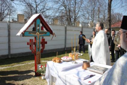 Sfinţirea noii troiţe din cadrul Penitenciarului Galaţi – fotografia 8