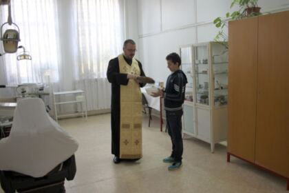 Sfinţii Cosma şi Damian prăznuiţi la Aşezământul Filantropic „Sfântul Vasile cel Mare“ din Galaţi – fotografia 14