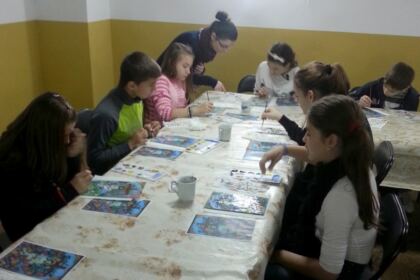 Curs de pictură pe sticlă în Arhiepiscopia Dunării de Jos – fotografia 7