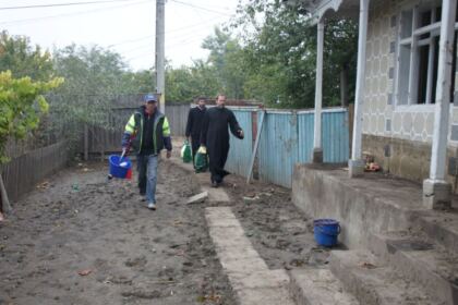 Parohia „Sf. Nectarie“ din Coslada – Spania, alături de sinistraţii din judeţul Galaţi – fotografia 14
