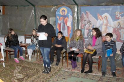 Concursul de religie pentru copii „Credinţă şi cultură“ închinat Sfântul Dimitrie cel Nou, la parohia „Dimitrie Cantemir“ din Galaţi – fotografia 14