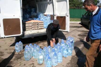 Acţiuni filantropice pentru persoanele sinitrate din judeţul Galaţi – fotografia 13