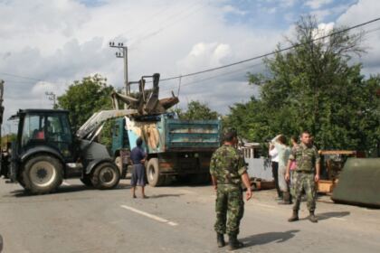 Acţiuni filantropice pentru persoanele sinitrate din judeţul Galaţi – fotografia 27