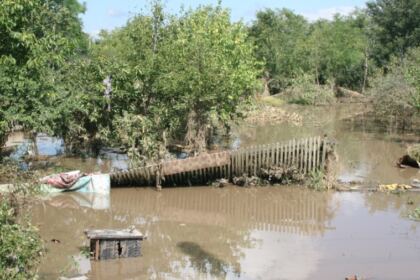 Acţiuni filantropice pentru persoanele sinitrate din judeţul Galaţi – fotografia 28