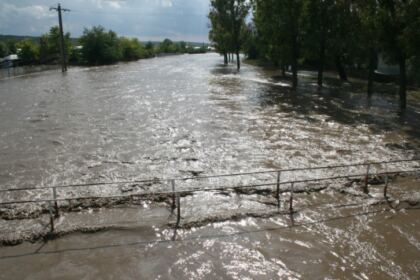 Acţiuni filantropice pentru persoanele sinitrate din judeţul Galaţi – fotografia 32