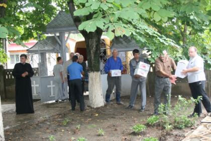 Acţiuni filantropice pentru persoanele sinitrate din judeţul Galaţi – fotografia 36