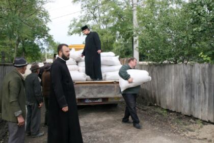 Cooperare între Biserică şi autorităţi pentru sprijinirea sinistraţilor – fotografia 3