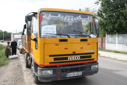 Cooperare între Biserică şi autorităţi pentru sprijinirea sinistraţilor – fotografia 11