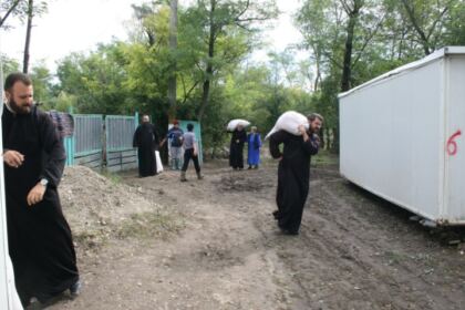 Cooperare între Biserică şi autorităţi pentru sprijinirea sinistraţilor – fotografia 13