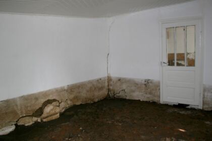 Cooperare între Biserică şi autorităţi pentru sprijinirea sinistraţilor – fotografia 15