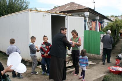 Cooperare între Biserică şi autorităţi pentru sprijinirea sinistraţilor – fotografia 22