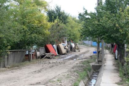 Cooperare între Biserică şi autorităţi pentru sprijinirea sinistraţilor – fotografia 23