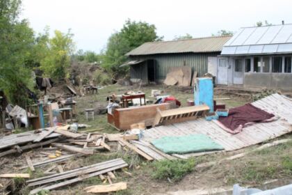 Cooperare între Biserică şi autorităţi pentru sprijinirea sinistraţilor – fotografia 24