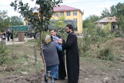 Cooperare între Biserică şi autorităţi pentru sprijinirea sinistraţilor – fotografia 26