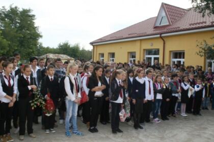 Deschiderea noului an şcolar în  parohia Costache Negri – fotografia 3