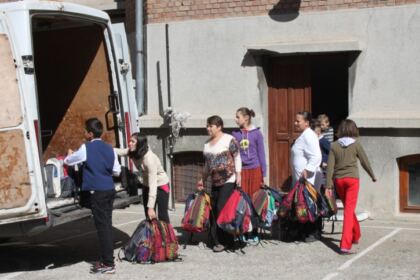 Rechizite şcolare oferite de Arhiepiscopia Dunării de Jos – fotografia 1