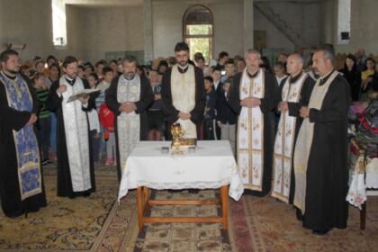 Rechizite şcolare oferite de Arhiepiscopia Dunării de Jos – fotografia 5