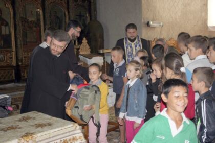 Rechizite şcolare oferite de Arhiepiscopia Dunării de Jos – fotografia 8