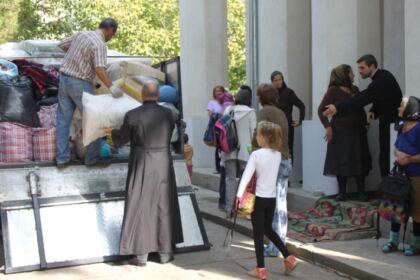 Rechizite şcolare oferite de Arhiepiscopia Dunării de Jos – fotografia 9