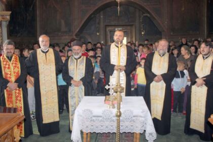 Rechizite şcolare oferite de Arhiepiscopia Dunării de Jos – fotografia 11