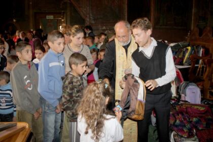 Rechizite şcolare oferite de Arhiepiscopia Dunării de Jos – fotografia 14
