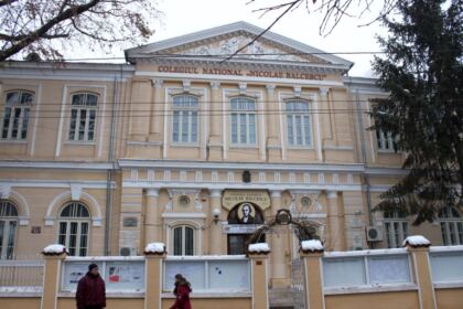 Întâlnirea Înaltpresfinţitului Arhiepiscop Casian cu tinerii de la Colegiul „Nicolae Bălcescu“ din Brăila – fotografia 1