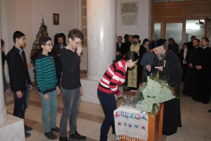 Întâlnirea Înaltpresfinţitului Arhiepiscop Casian cu tinerii de la Colegiul „Nicolae Bălcescu“ din Brăila – fotografia 7