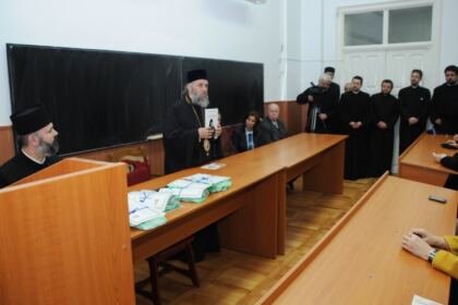 Întâlnirea Înaltpresfinţitului Arhiepiscop Casian cu tinerii de la Colegiul „Nicolae Bălcescu“ din Brăila – fotografia 14