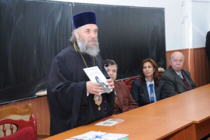 Întâlnirea Înaltpresfinţitului Arhiepiscop Casian cu tinerii de la Colegiul „Nicolae Bălcescu“ din Brăila – fotografia 15