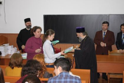 Întâlnirea Înaltpresfinţitului Arhiepiscop Casian cu tinerii de la Colegiul „Nicolae Bălcescu“ din Brăila – fotografia 17