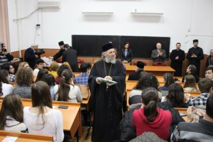 Întâlnirea Înaltpresfinţitului Arhiepiscop Casian cu tinerii de la Colegiul „Nicolae Bălcescu“ din Brăila – fotografia 20