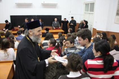 Întâlnirea Înaltpresfinţitului Arhiepiscop Casian cu tinerii de la Colegiul „Nicolae Bălcescu“ din Brăila – fotografia 23