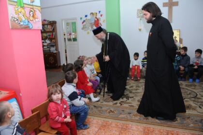 Vizita Înaltpreasfinţitului Casian la Grădiniţa „Familia“ din Brăila – fotografia 3