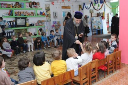 Vizita Înaltpreasfinţitului Casian la Grădiniţa „Familia“ din Brăila – fotografia 6