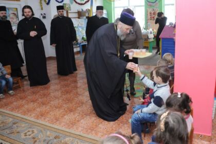 Vizita Înaltpreasfinţitului Casian la Grădiniţa „Familia“ din Brăila – fotografia 10